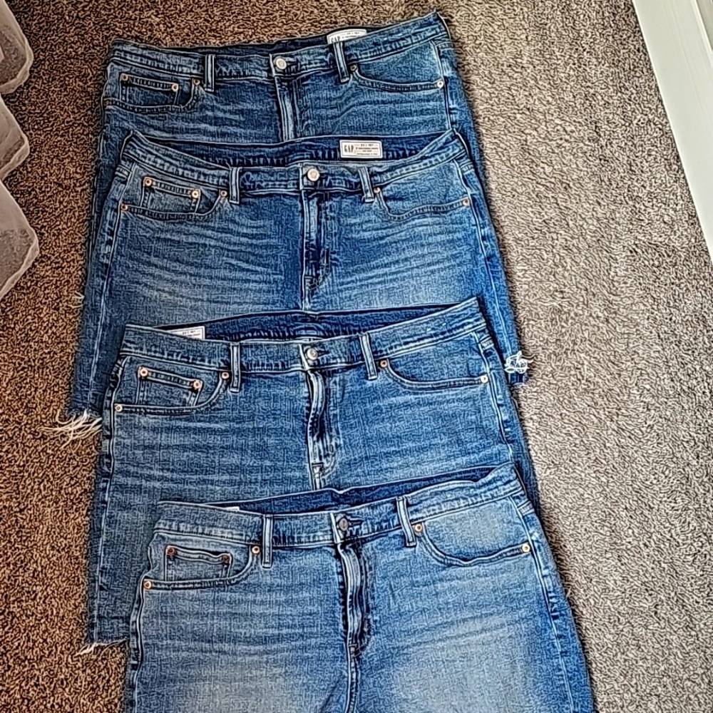 (4) Pairs GAP 5" Girlfriend Midrise shorts